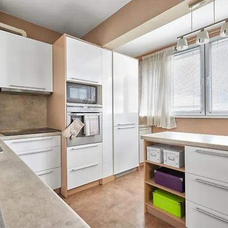 Spacious & Cozy Pastel Flat In 아파트 부르가스