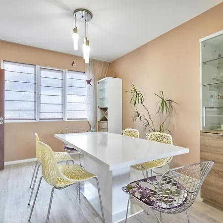 아파트 Spacious & Cozy Pastel Flat In 부르가스