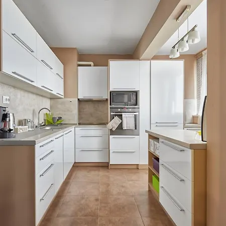 Spacious & Cozy Pastel Flat In 부르가스